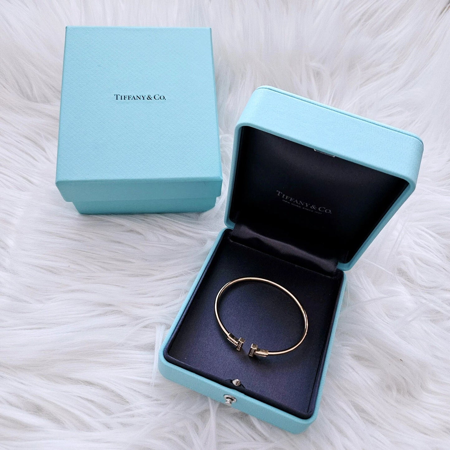 $5,400++ Tiffany & Co. Tiffany T Diamond Wire 18k Rose Gold Bangle Bracelet