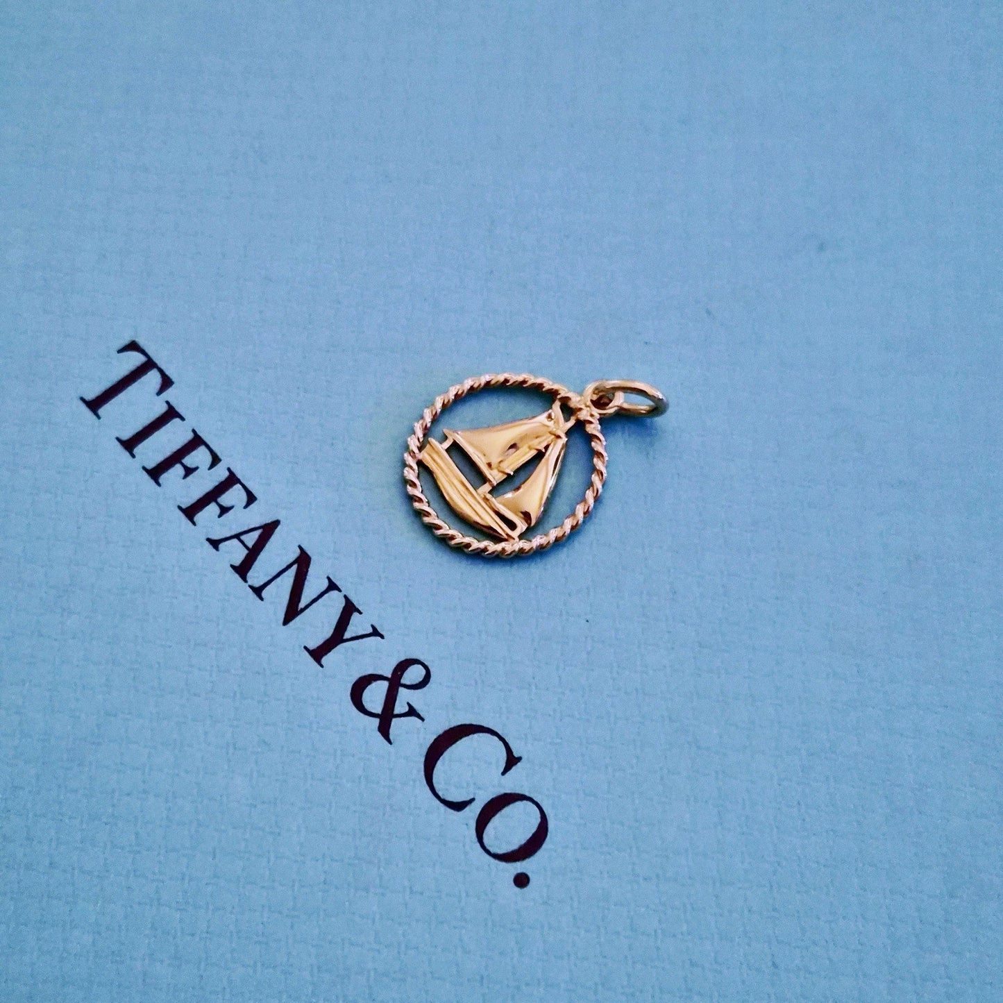 RARE Tiffany & Co. 18k Yellow Gold Sailboat Boat Twist Circle Charm Pendant