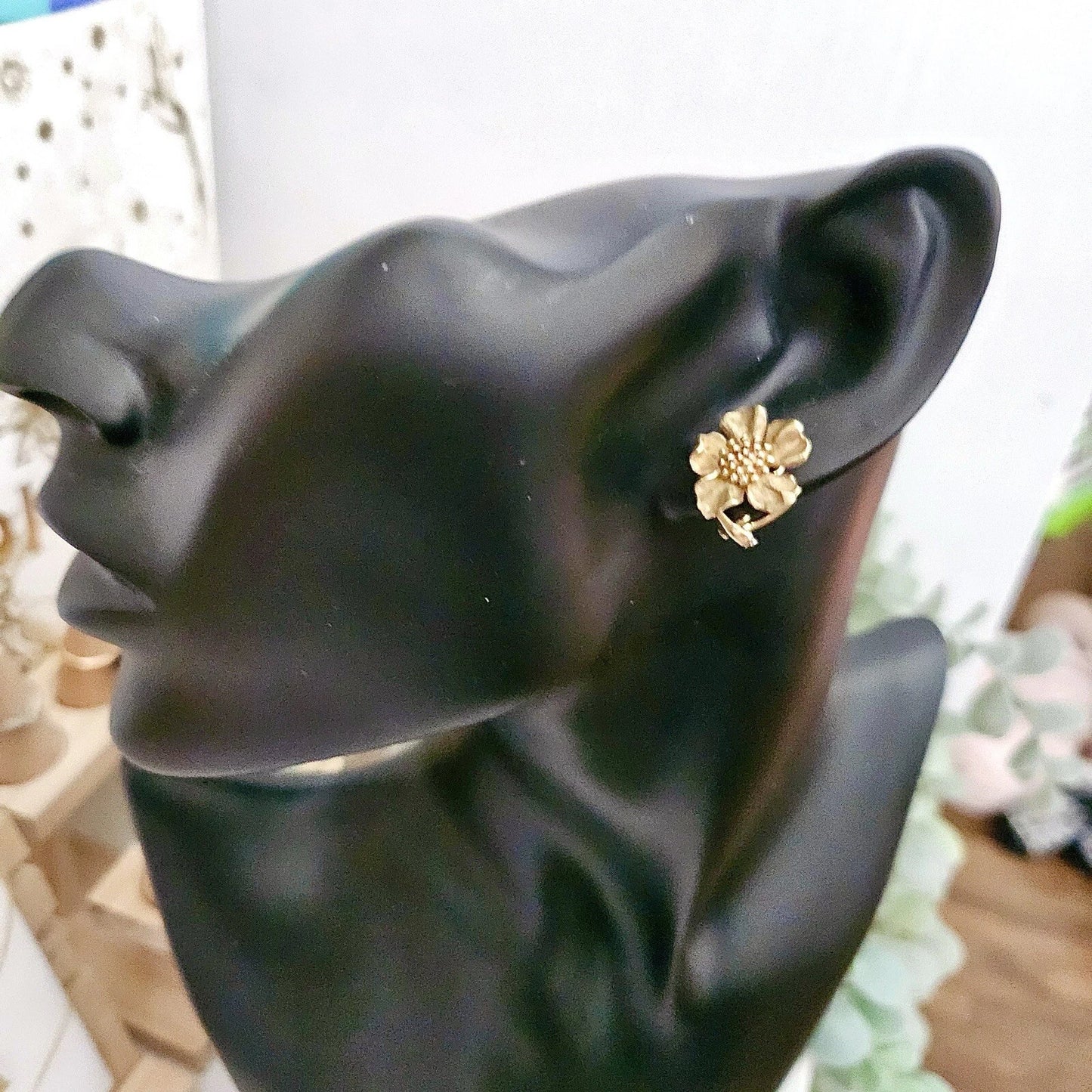 RARE Vintage Tiffany & Co. 18k Yellow Gold Wild Rose Dogwood Flower Earrings