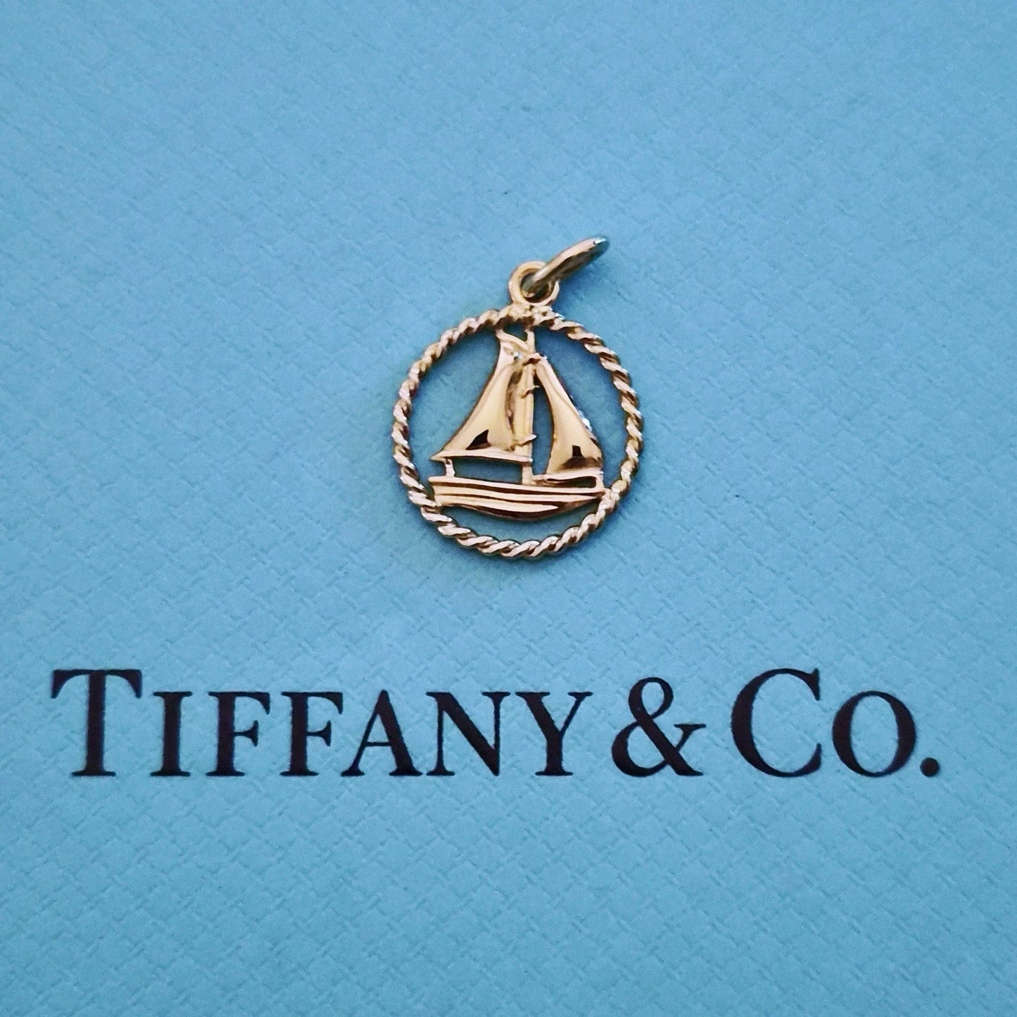 RARE Tiffany & Co. 18k Yellow Gold Sailboat Boat Twist Circle Charm Pendant