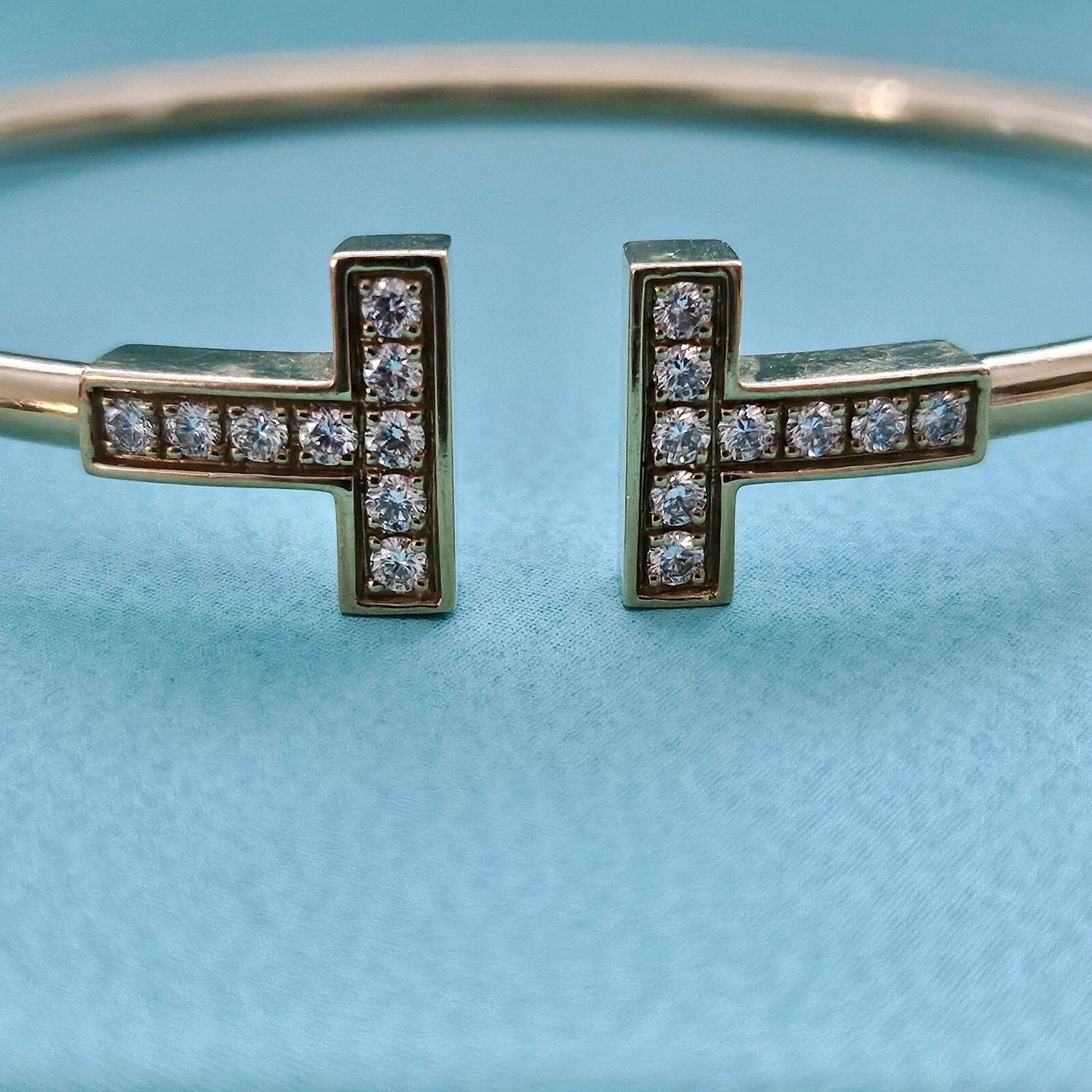 $5,400++ Tiffany & Co. Tiffany T Diamond Wire 18k Rose Gold Bangle Bracelet